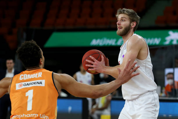 中国足球借 中国足球借